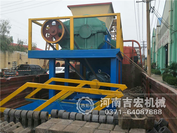 輪胎撕碎機(jī)發(fā)貨現(xiàn)場