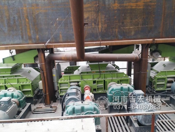 試過多種破碎機(jī),為啥老廠長獨(dú)寵白云石對輥機(jī)？答案藏在細(xì)節(jié)里！